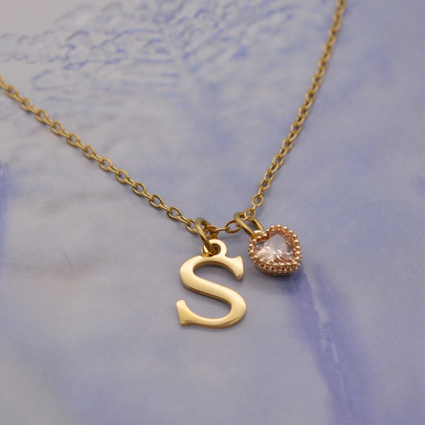 Anfangsbuchstabe Halskette mit Geburtsstein