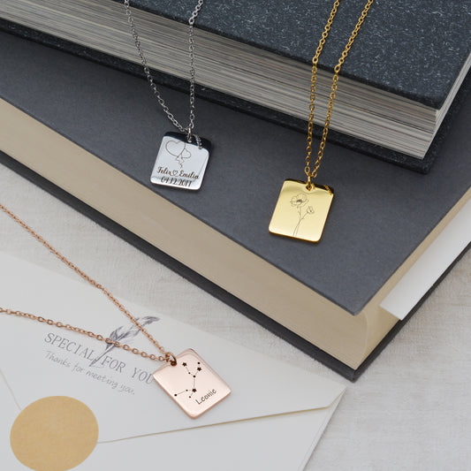 Personalisierte Halskette mit rechteckigem Gravuranhänger