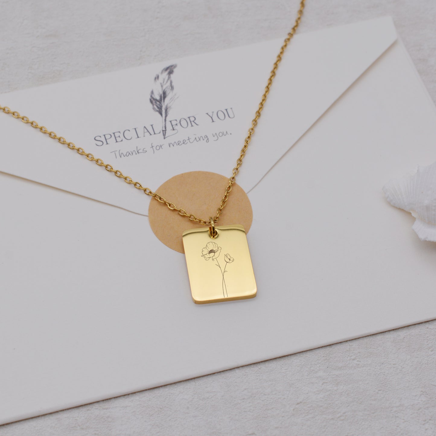 Personalisierte Halskette mit rechteckigem Gravuranhänger