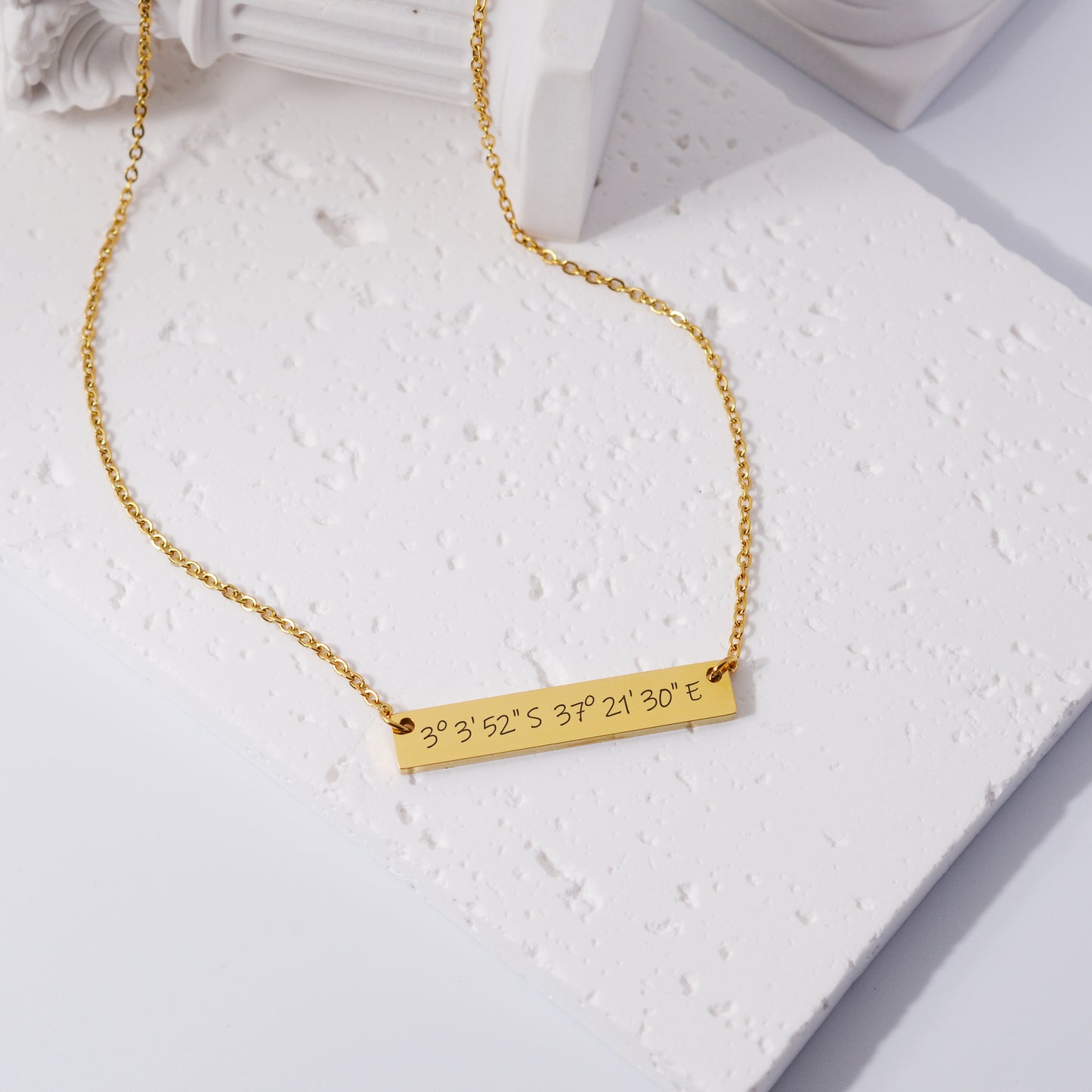 Personalisierte Halskette mit rechteckigem Anhänger